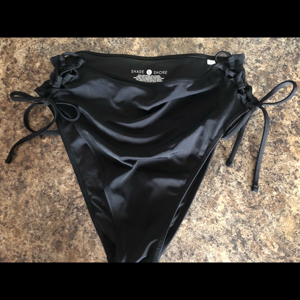 New bikini bottom size large